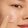 Application of Moistuarge Gel on Skin